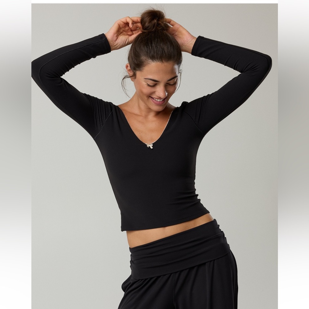 NWT OFFLINE By Aerie Real Me XTRA Rib
Open V-Neck T-Shirt